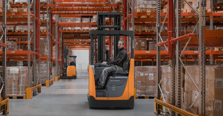 Reach truck